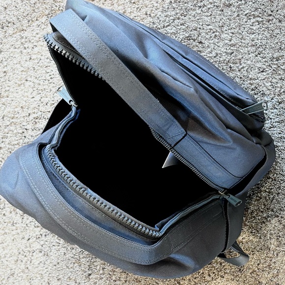 Herschel Supply Company Miller Backpack in Gargoyle Gray 32L 17.5"×12.5"x 7" NEW - Picture 7 of 16